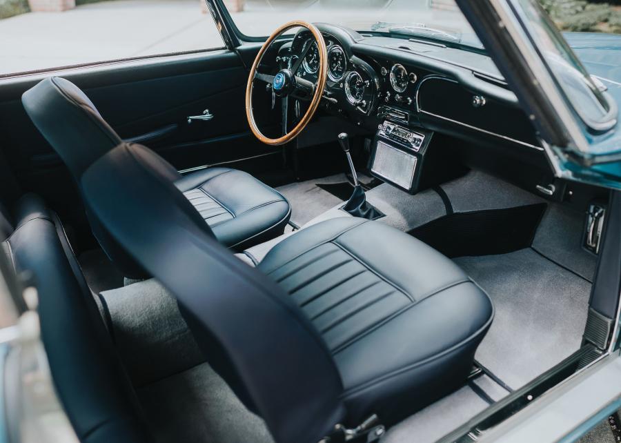 Интерьер Aston Martin DB4 (Series II) 1960 года  (NA) (фото 20 из 41)